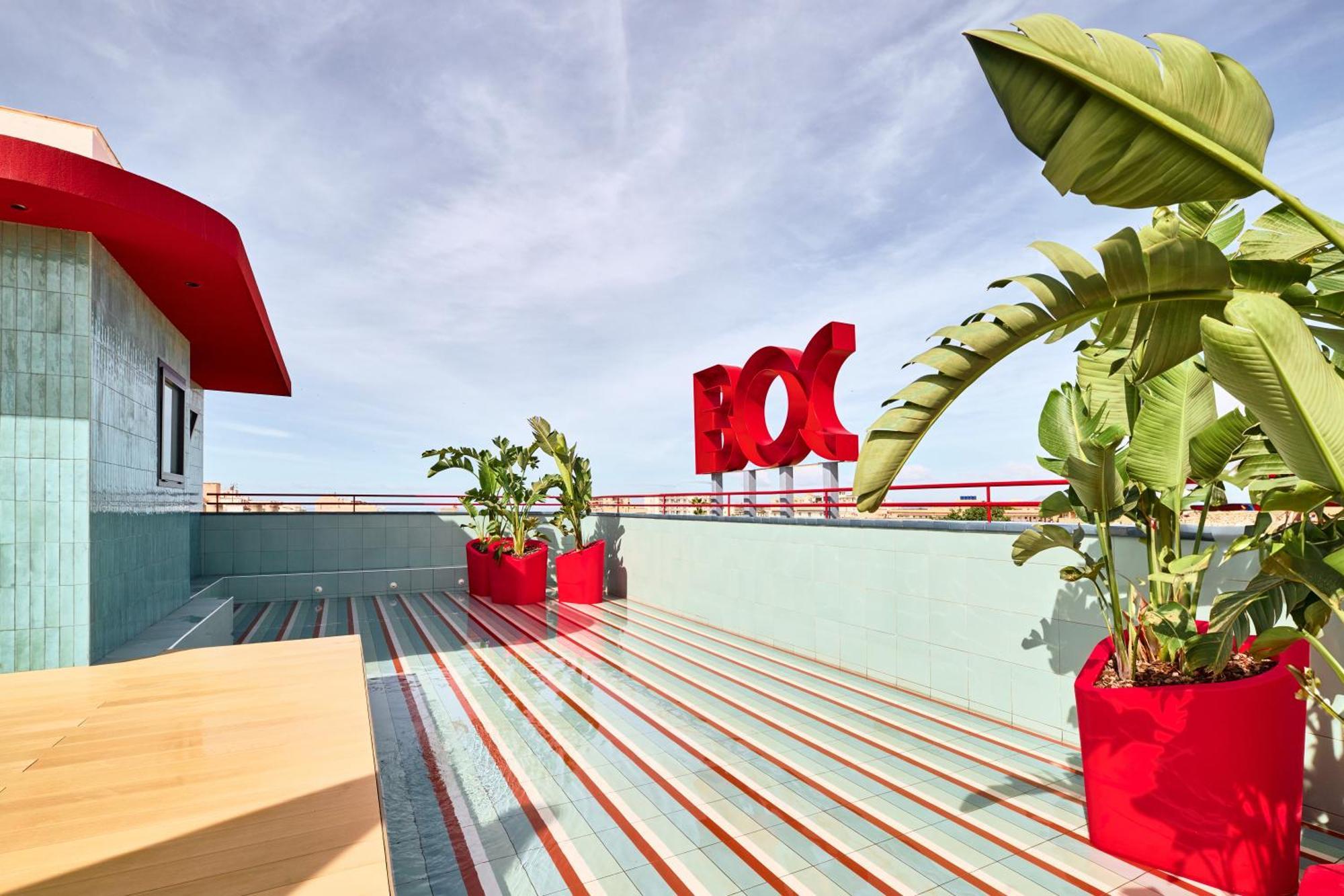 Hostal The Boc - *