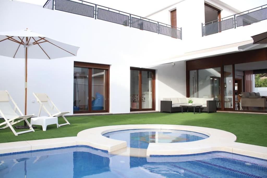Villa De Lujo Cerca De La Playa