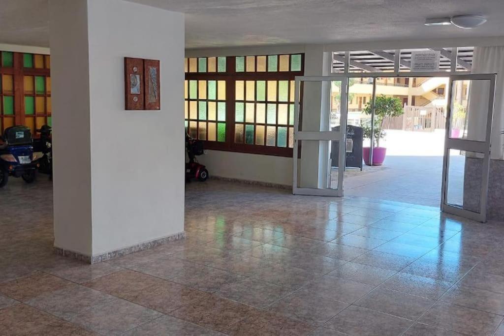 Cozy 2-bed & Sofa-bed In Cristianos Los Cristianos (Tenerife)