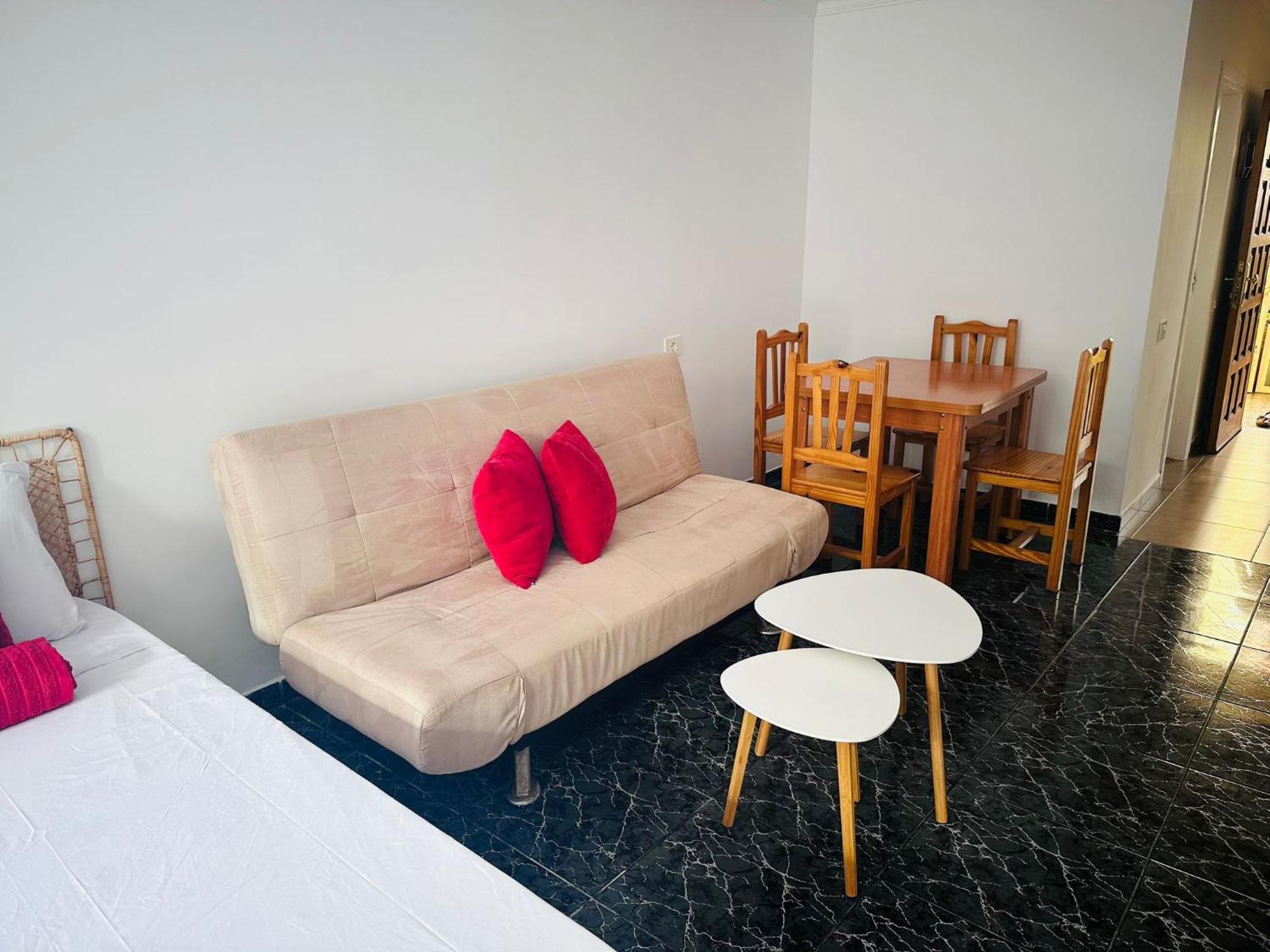 Cozy 2-bed & Sofa-bed In Cristianos *