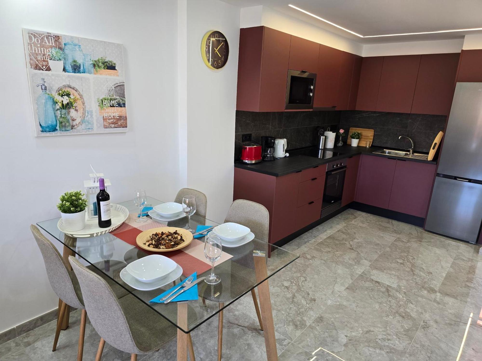 Exclusive Eden, Marble Floor, Luxury Bathroom, Heated Pool, Close To Centre, Sea View, Balcony Apartment Los Cristianos (Tenerife)