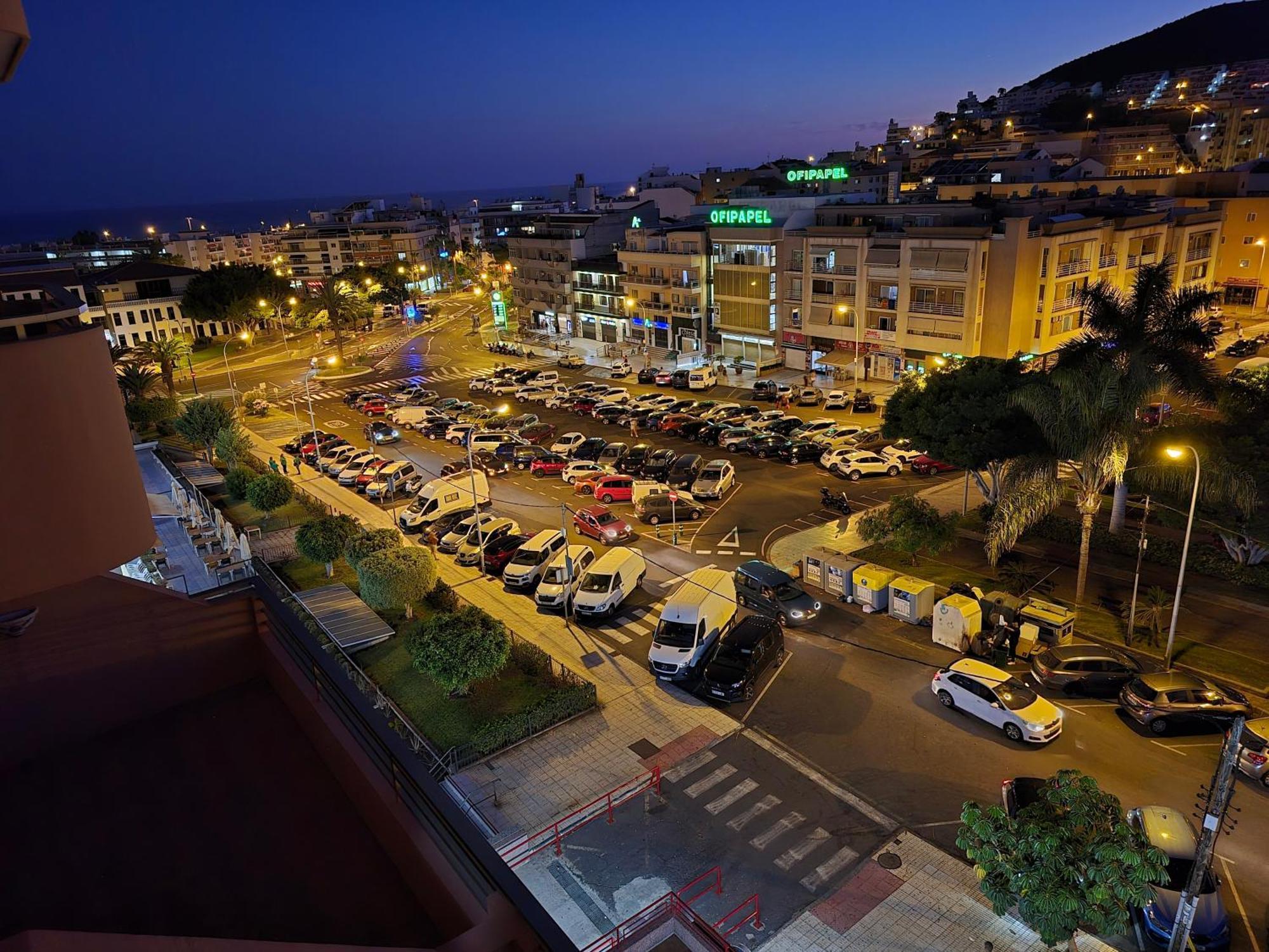 Apartment Exclusive Eden, Marble Floor, Luxury Bathroom, Heated Pool, Close To Centre, Sea View, Balcony