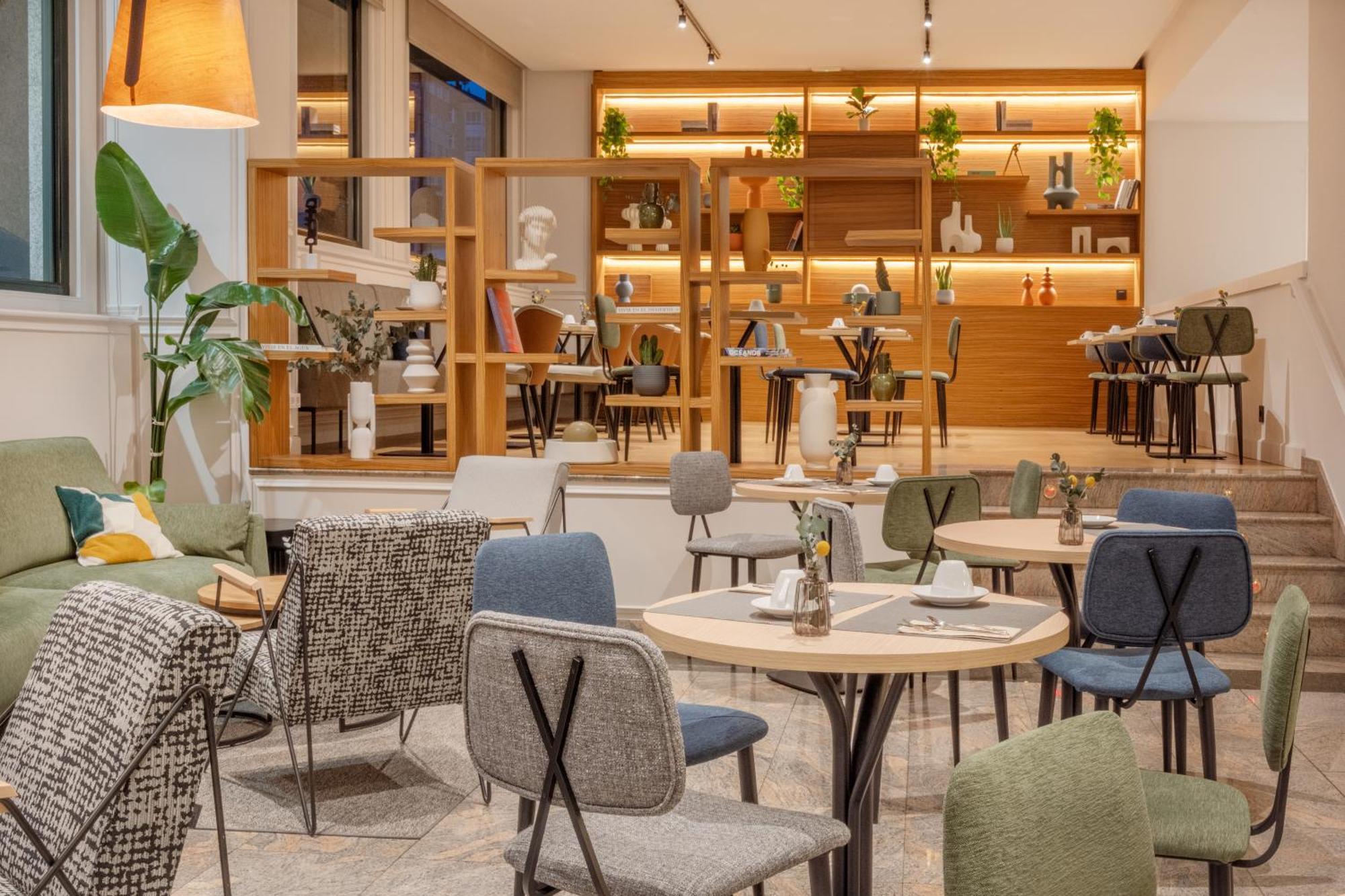 Hotel Santiago Plaza Affiliated By Meliá 4*
