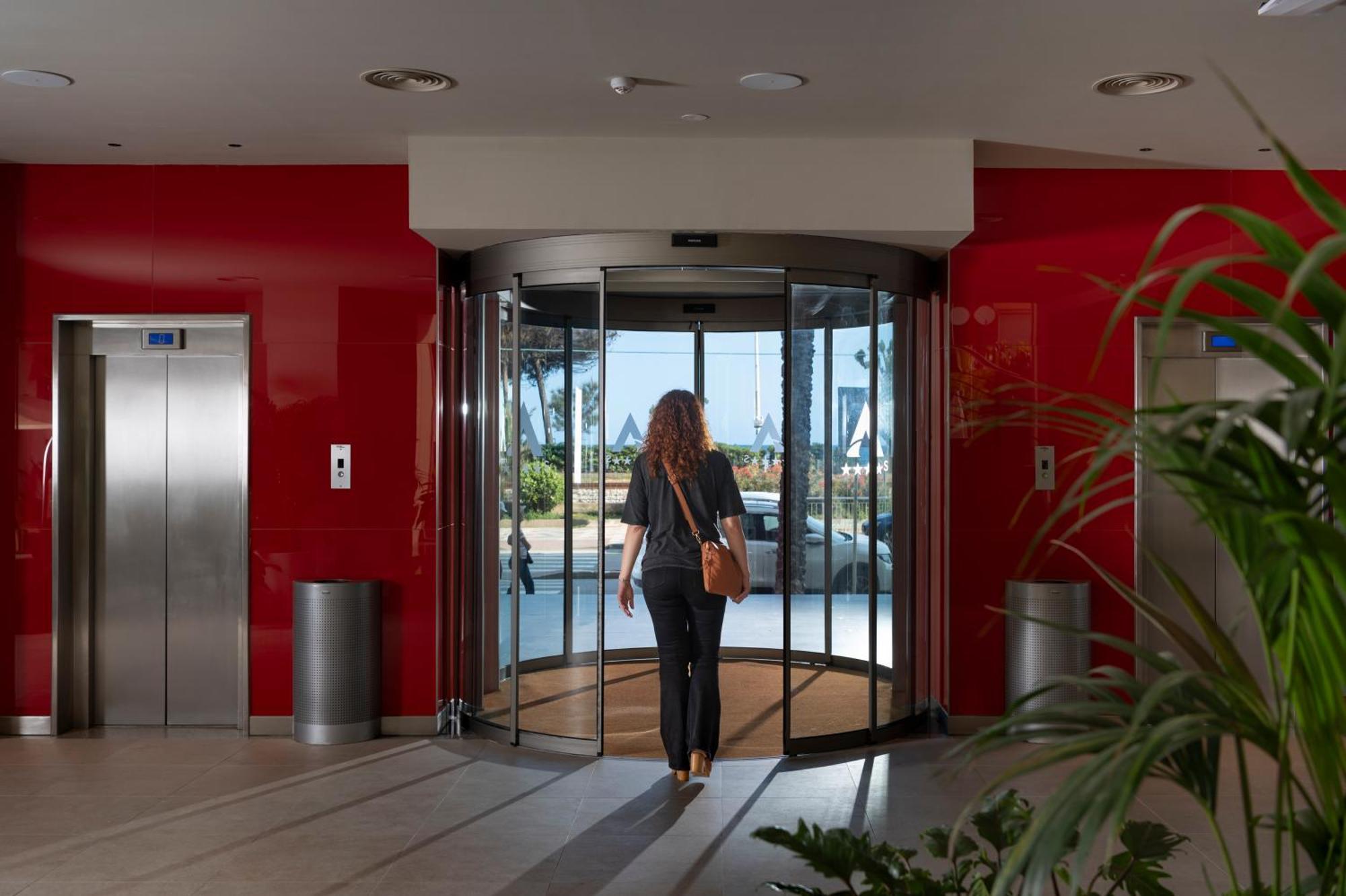 Aqua Promenade Hotel