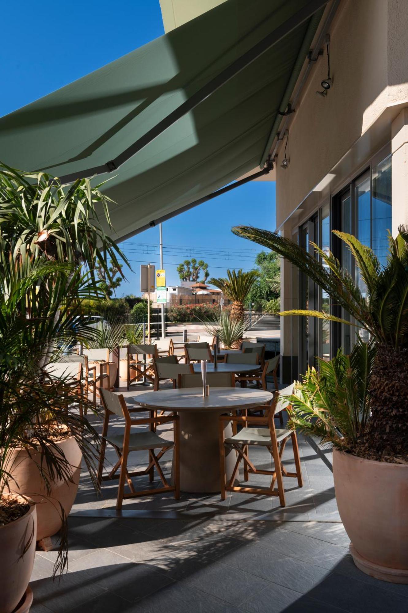 Aqua Promenade Hotel 4*