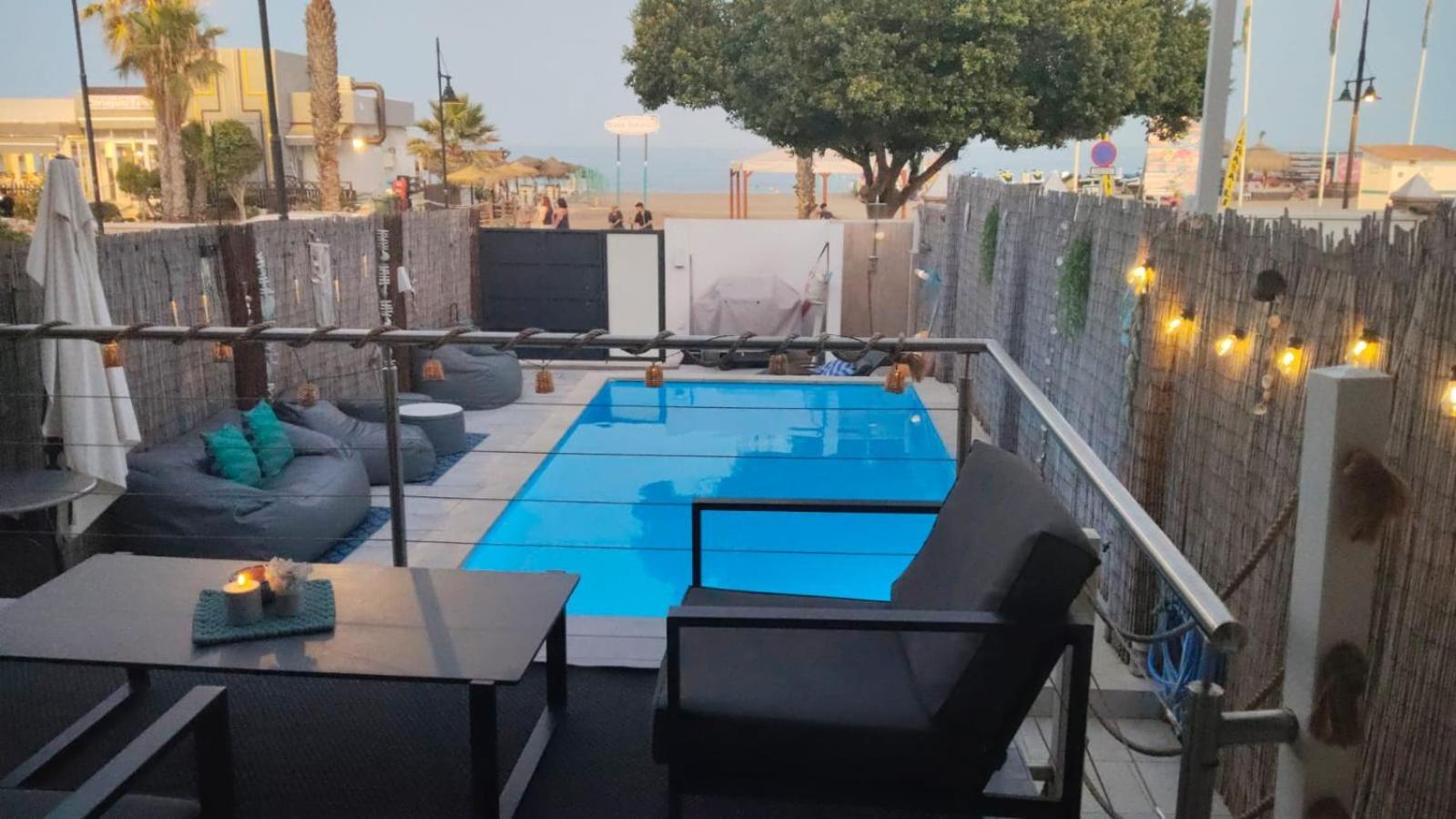 Casa A Pie De Playa En Playamar Сasa de vacaciones Torremolinos