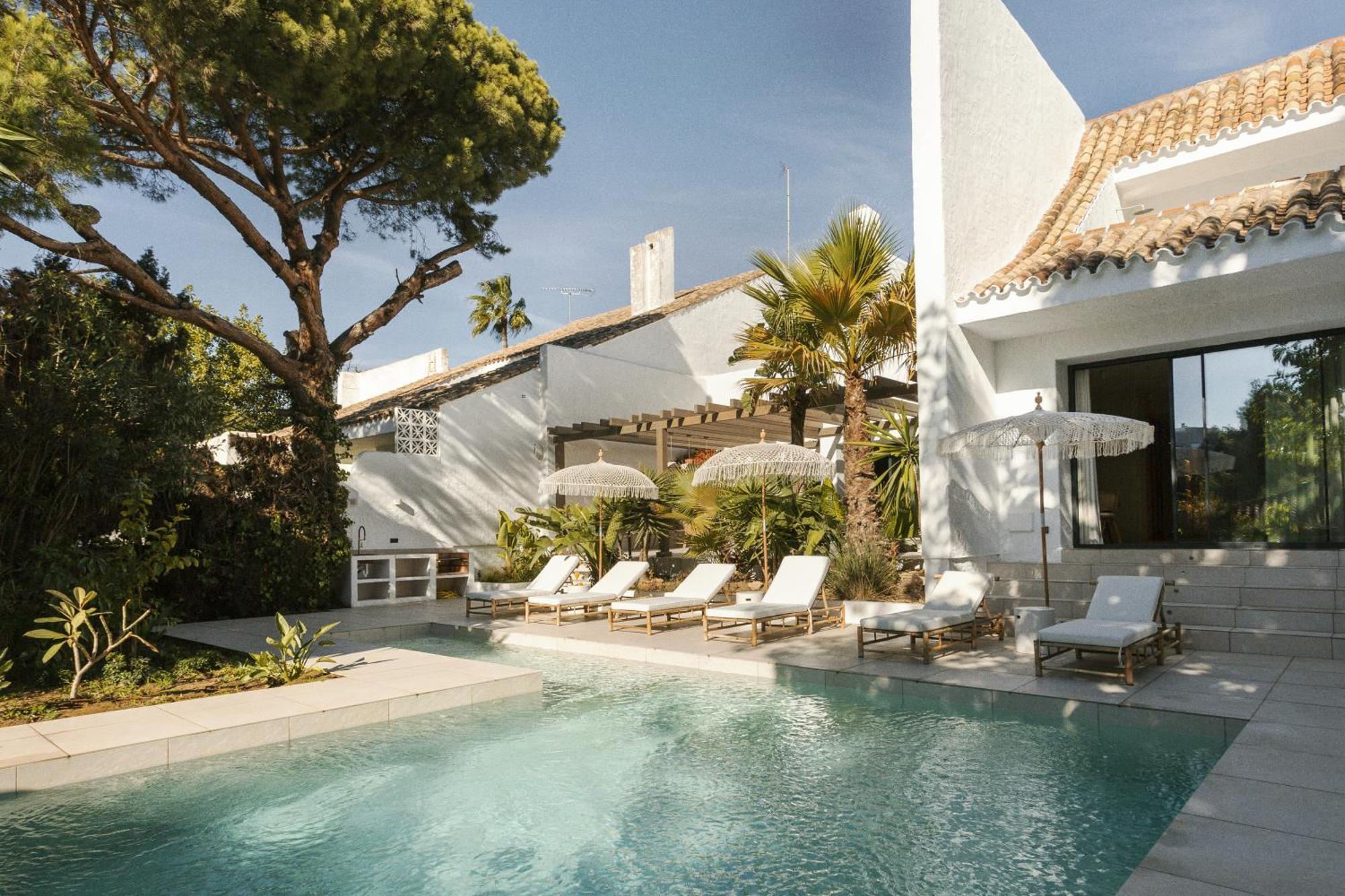 Villa Anfitrion & *