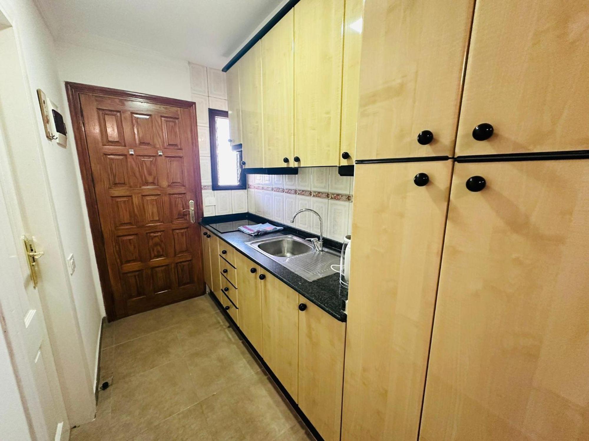 Cozy 2-bed & Sofa-bed In Cristianos Apartamento