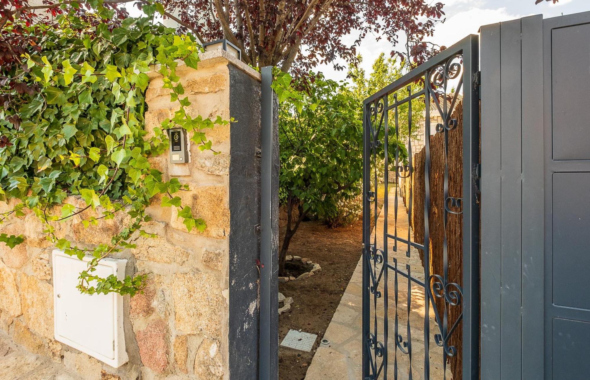 Apartment La Puerta Mataelpino