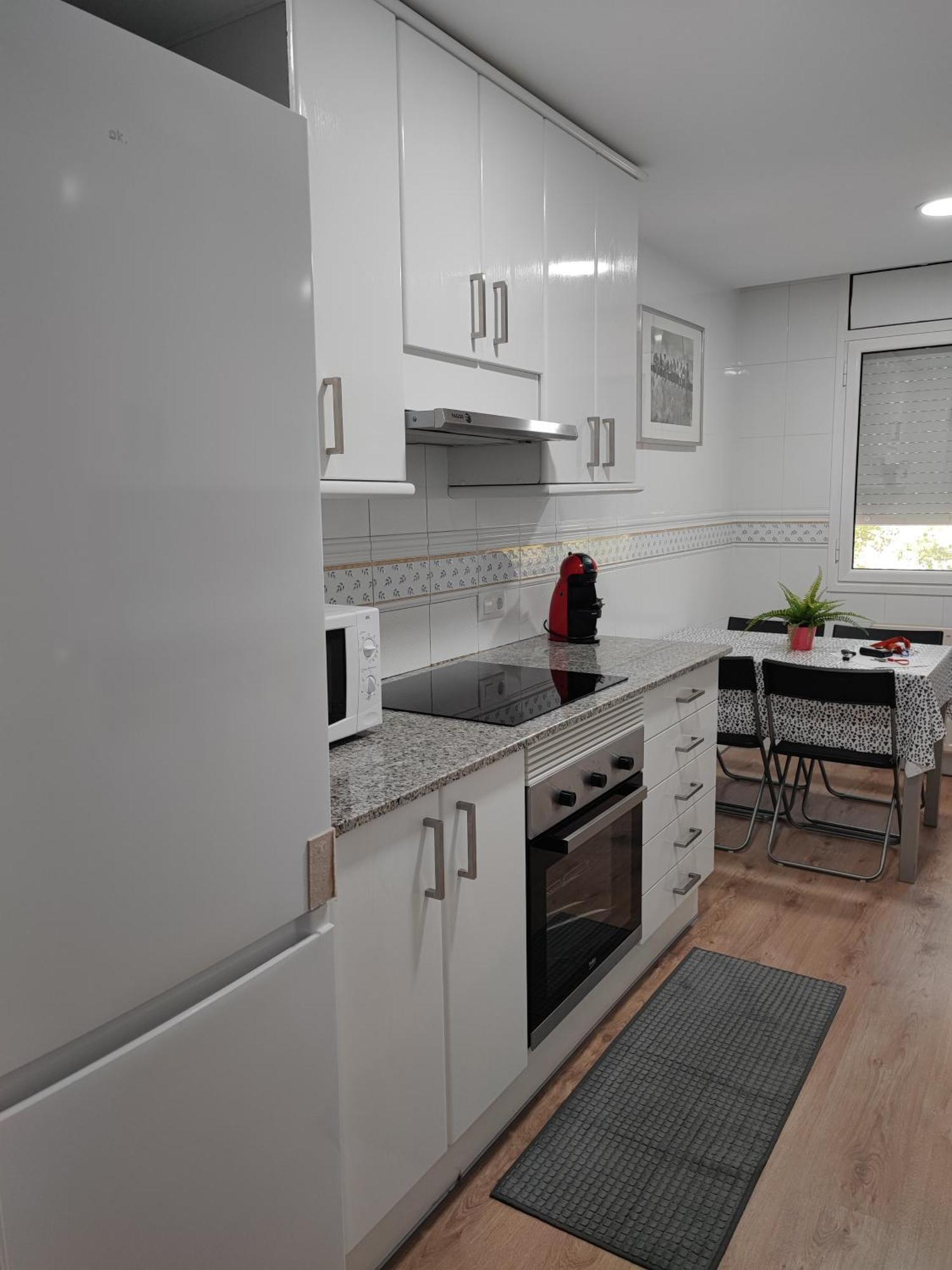 Completo Muy Cerca Del Centro Ideal Familias Con Piscina Figueres (Girona)