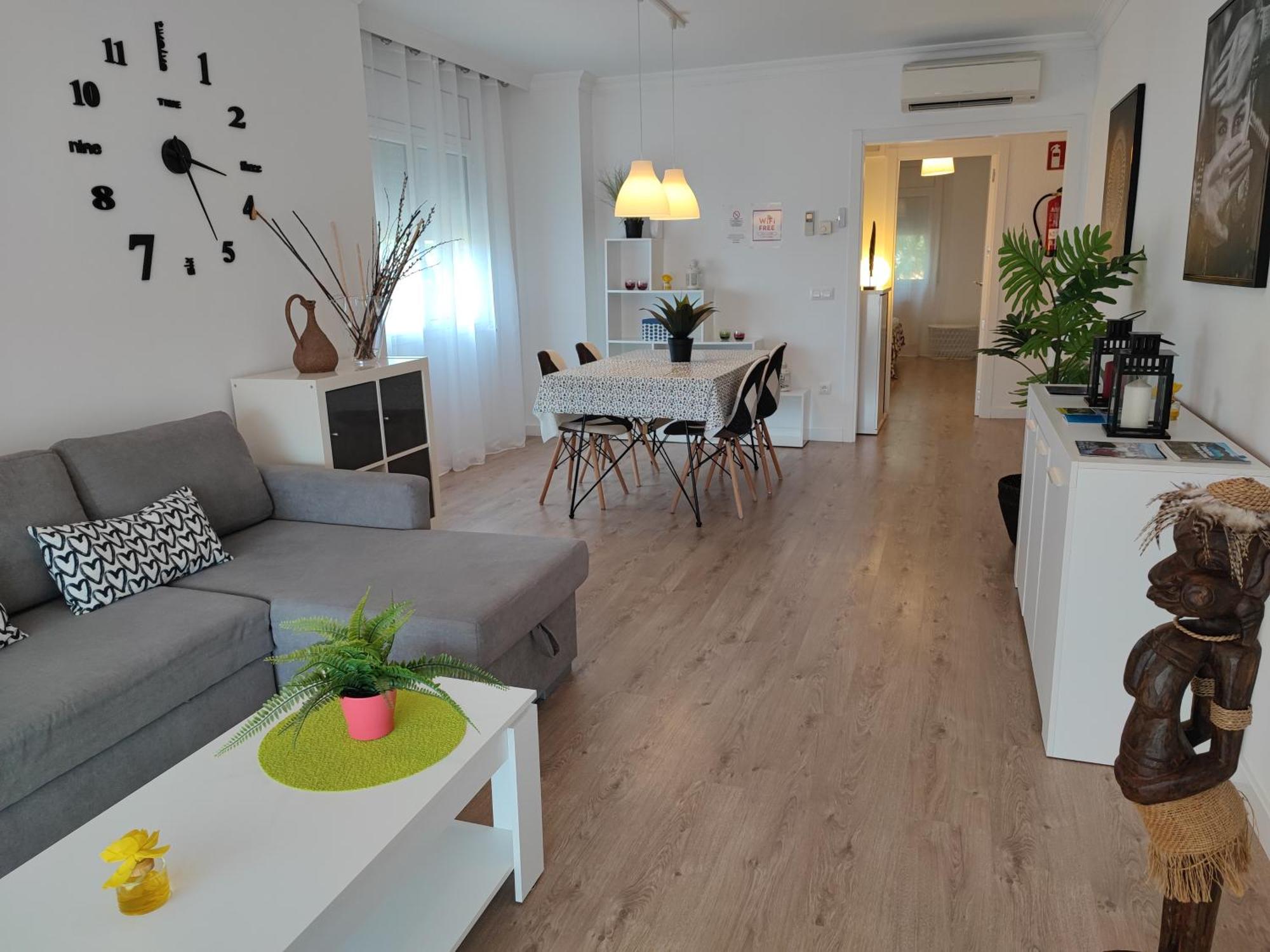 Completo Muy Cerca Del Centro Ideal Familias Con Piscina