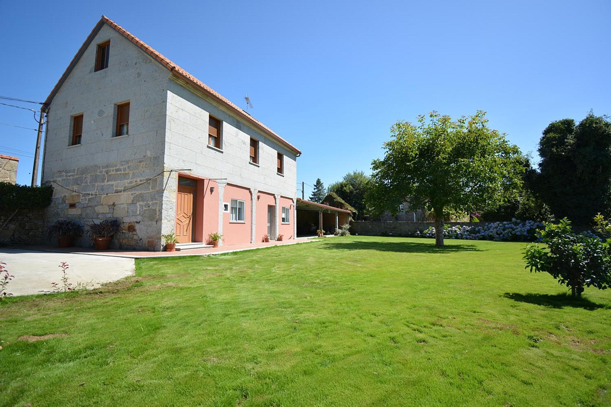 Galihost - Casa Con Jardin En Cambados