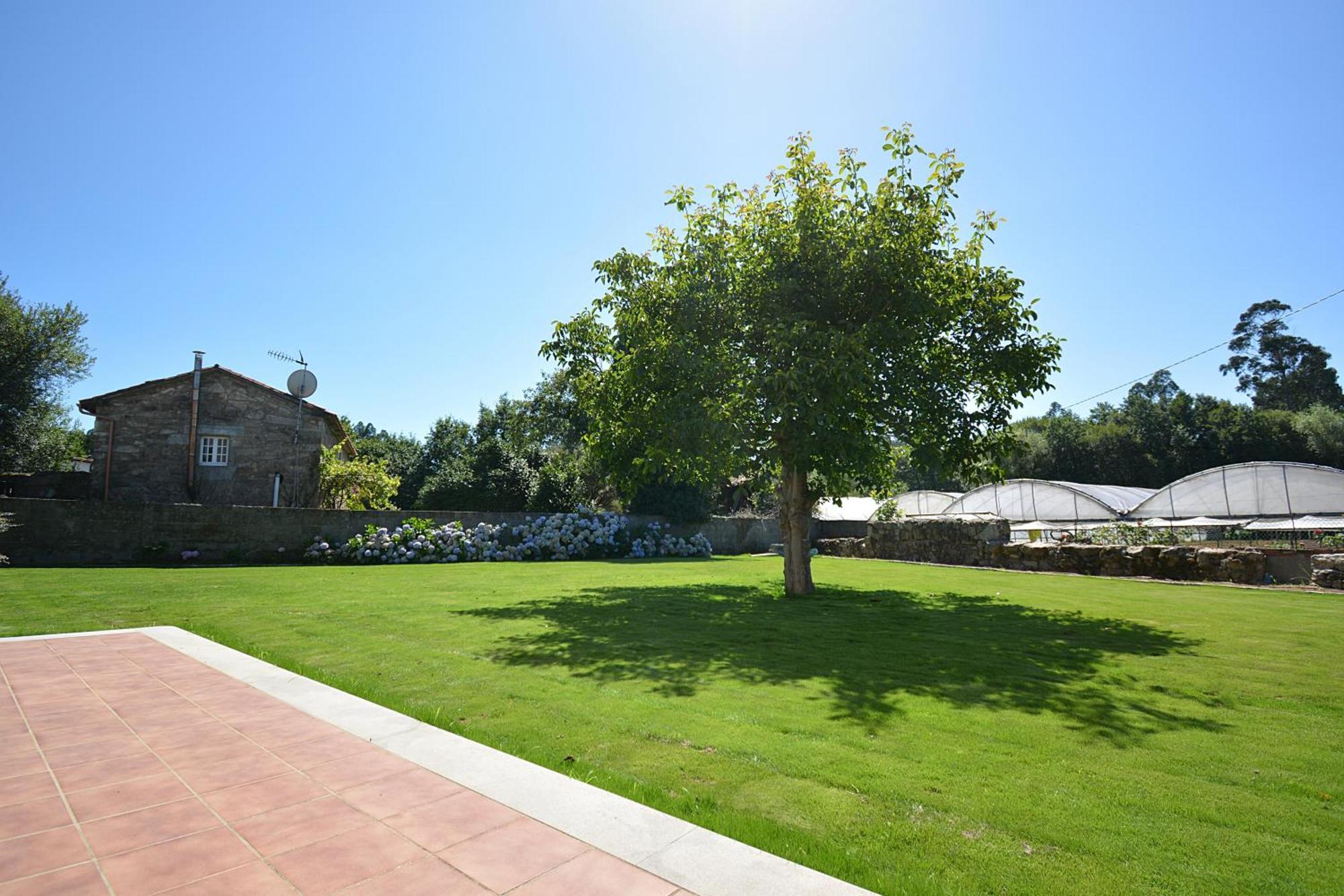 Galihost - Casa Con Jardin En