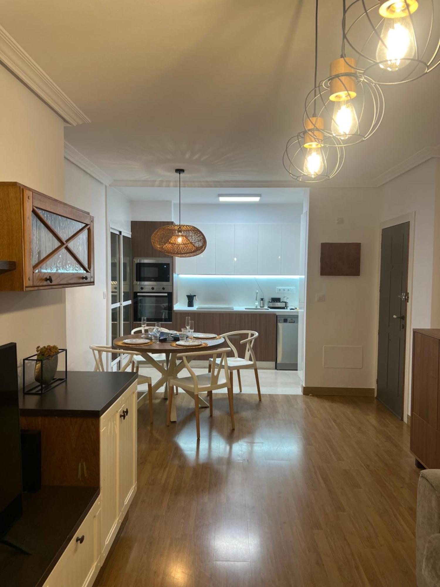 Apartamento Piso Con Ac, Piscina Y Pista De Padel Y Tenis En *
