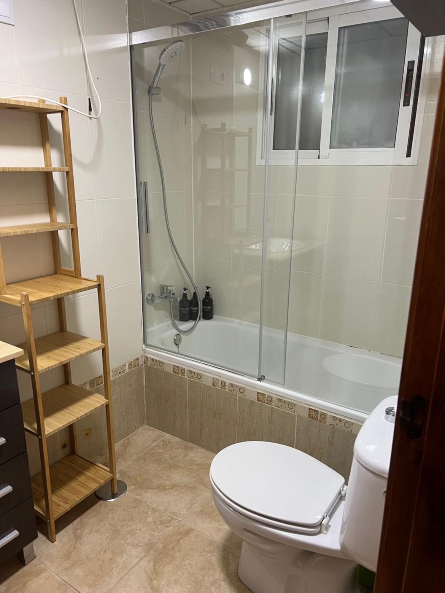 Piso Con Ac, Piscina Y Pista De Padel Y Tenis En