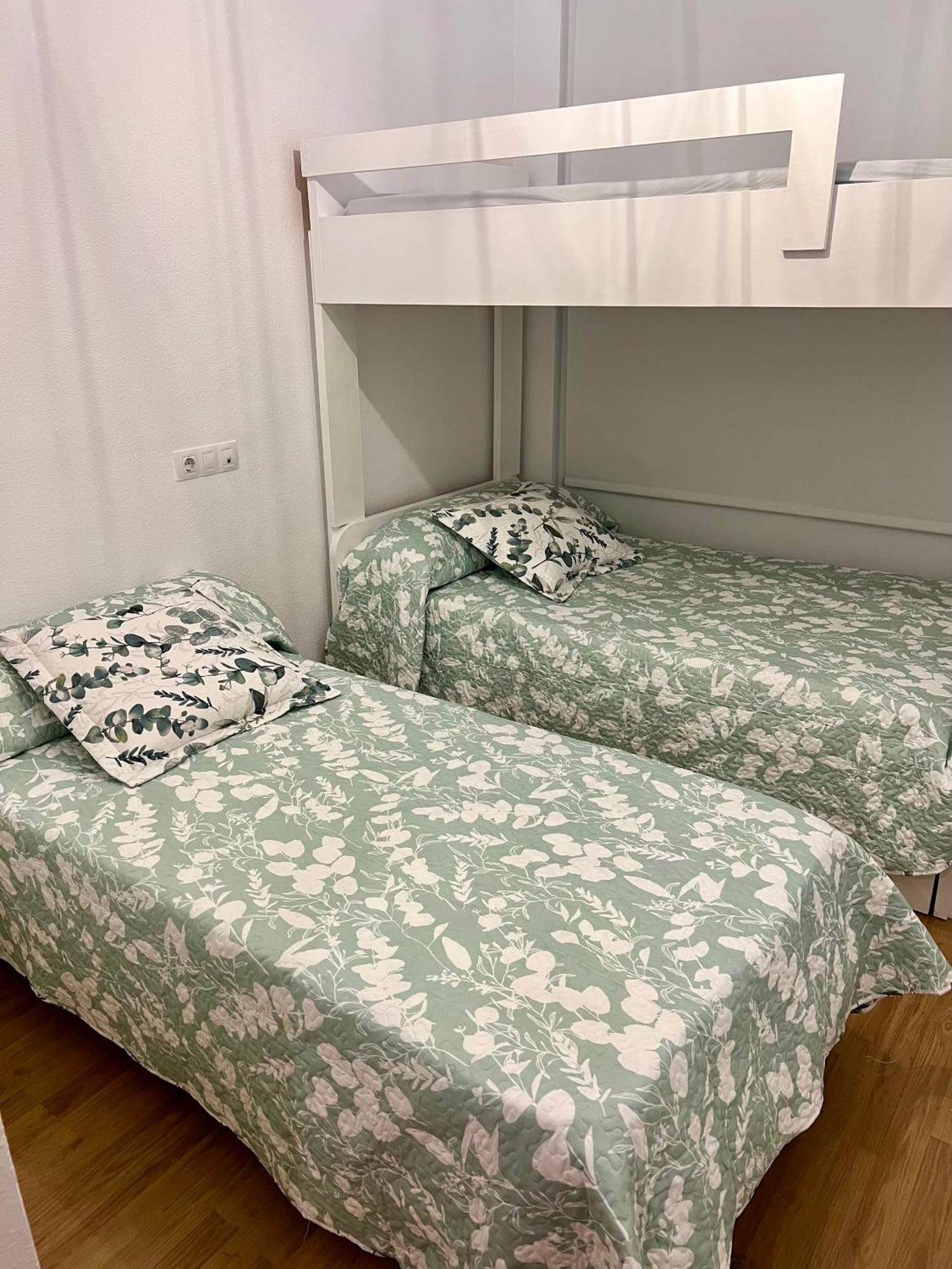 Piso Con Ac, Piscina Y Pista De Padel Y Tenis En Apartamento Águilas