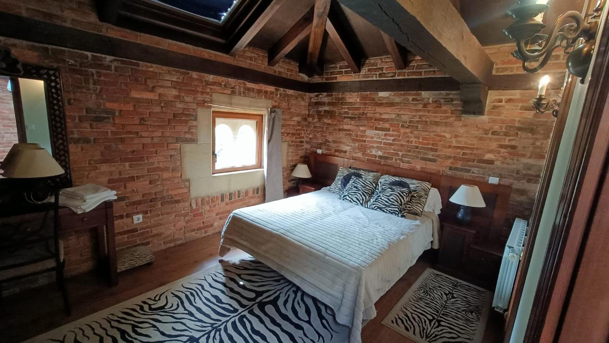 Inn Medieval El Manjon