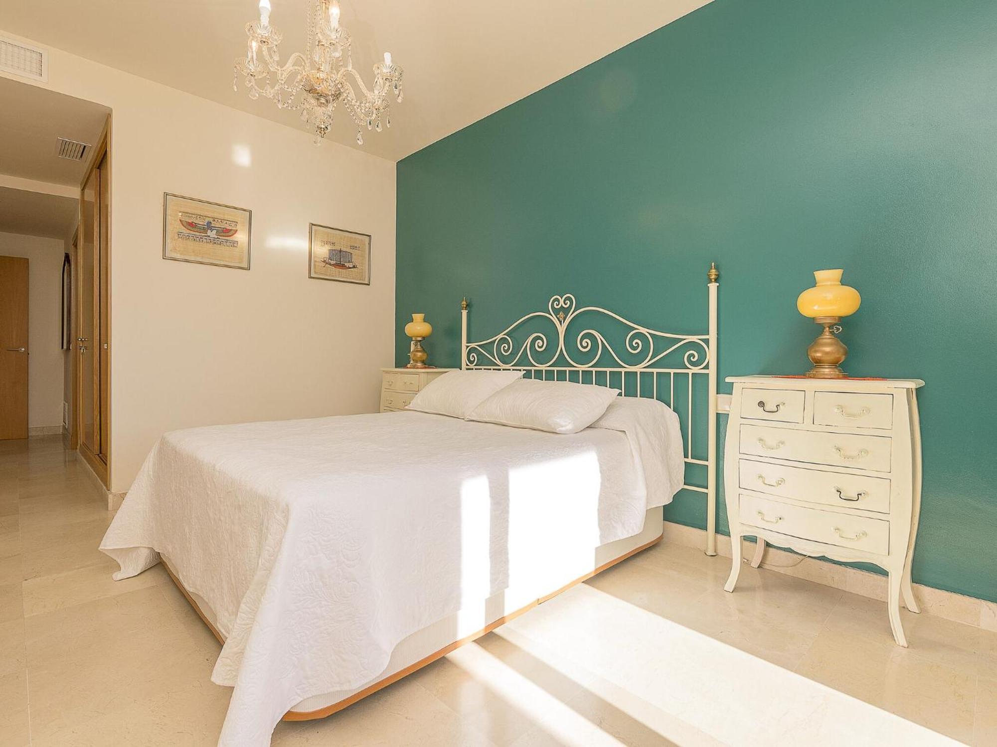 Spikes - In Sotogrande Free Wifi *