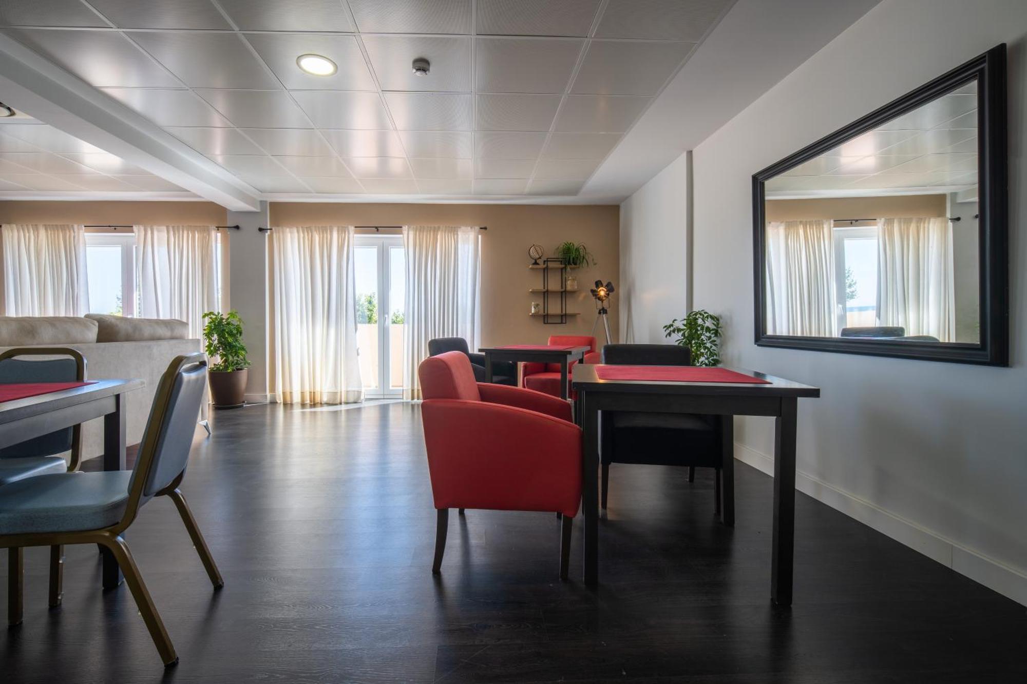 Hotel Pato Rojo 3*