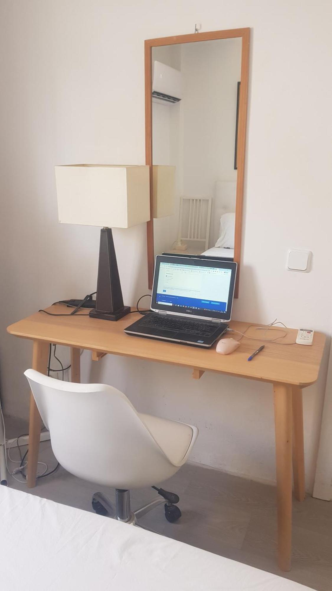 Homestay Little Peaceful Retreat: Private With Terrace And Amenities