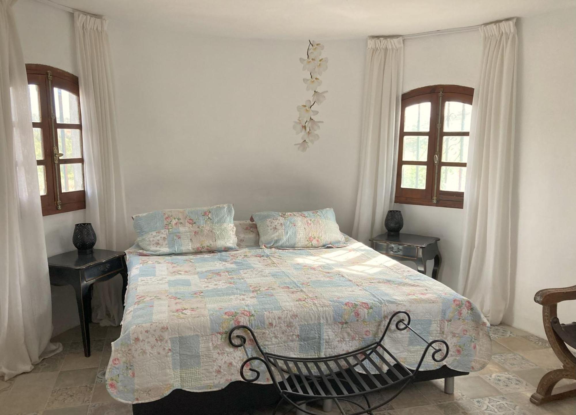 Torre Macastre, Valencia Bed & Breakfast *