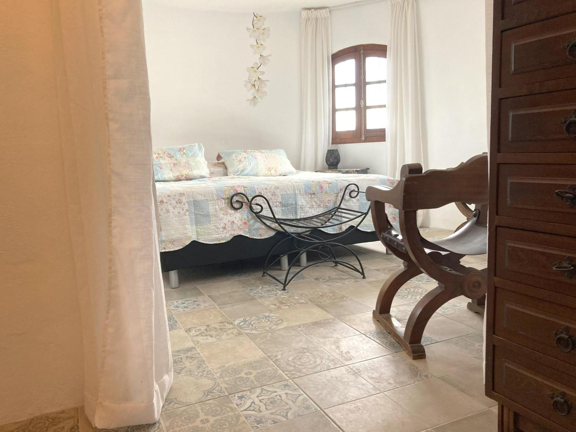 Torre Macastre, Valencia Bed & Breakfast Macastre