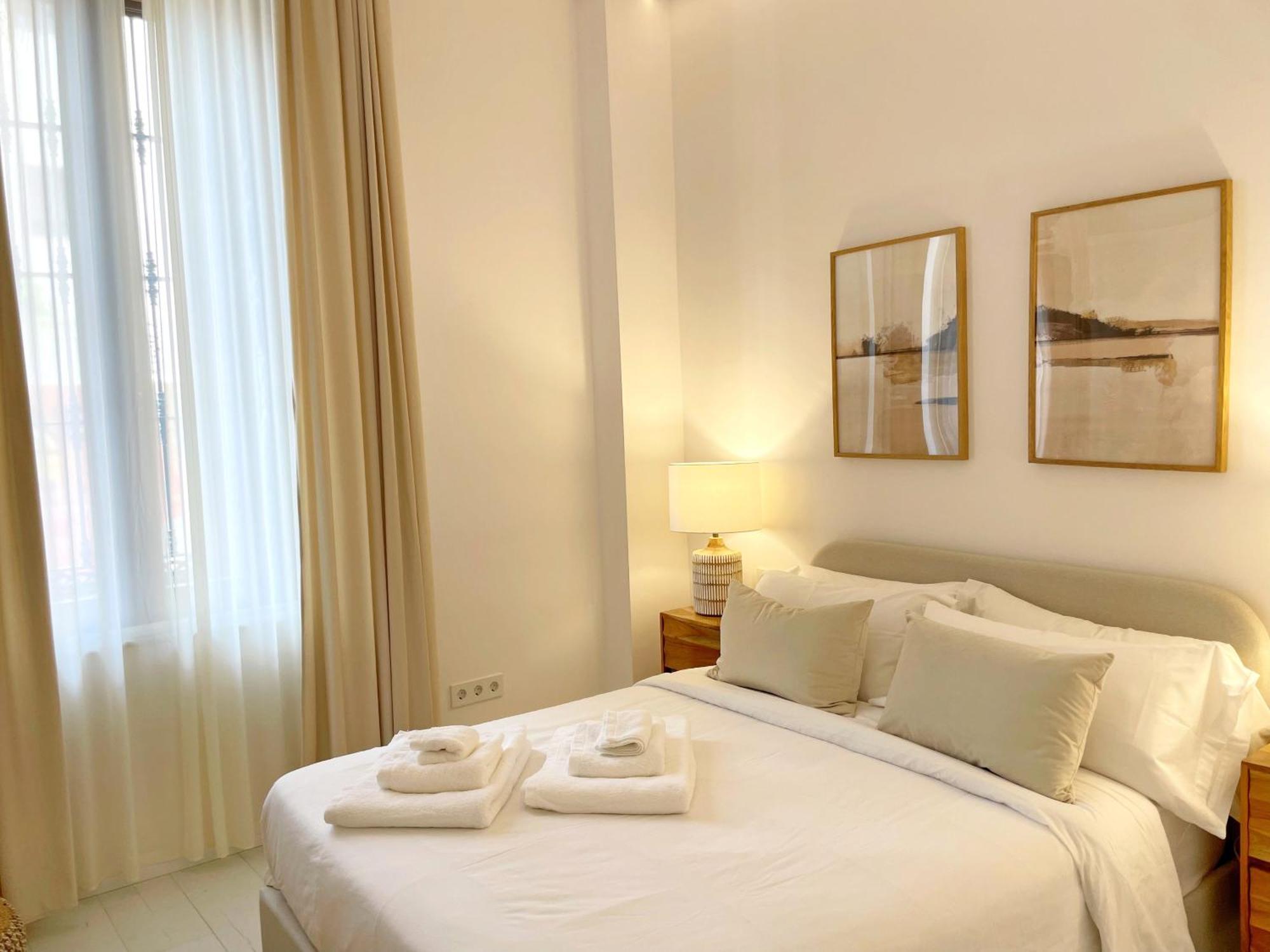 Apartamento Piso Con Patio, 3 Habitaciones, En La Goleta *