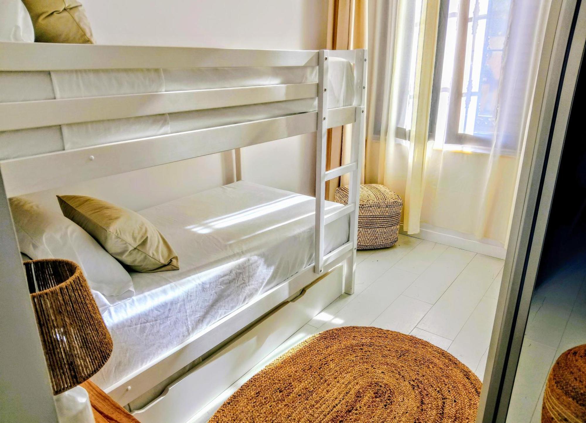 Piso Con Patio, 3 Habitaciones, En La Goleta Apartamento Málaga