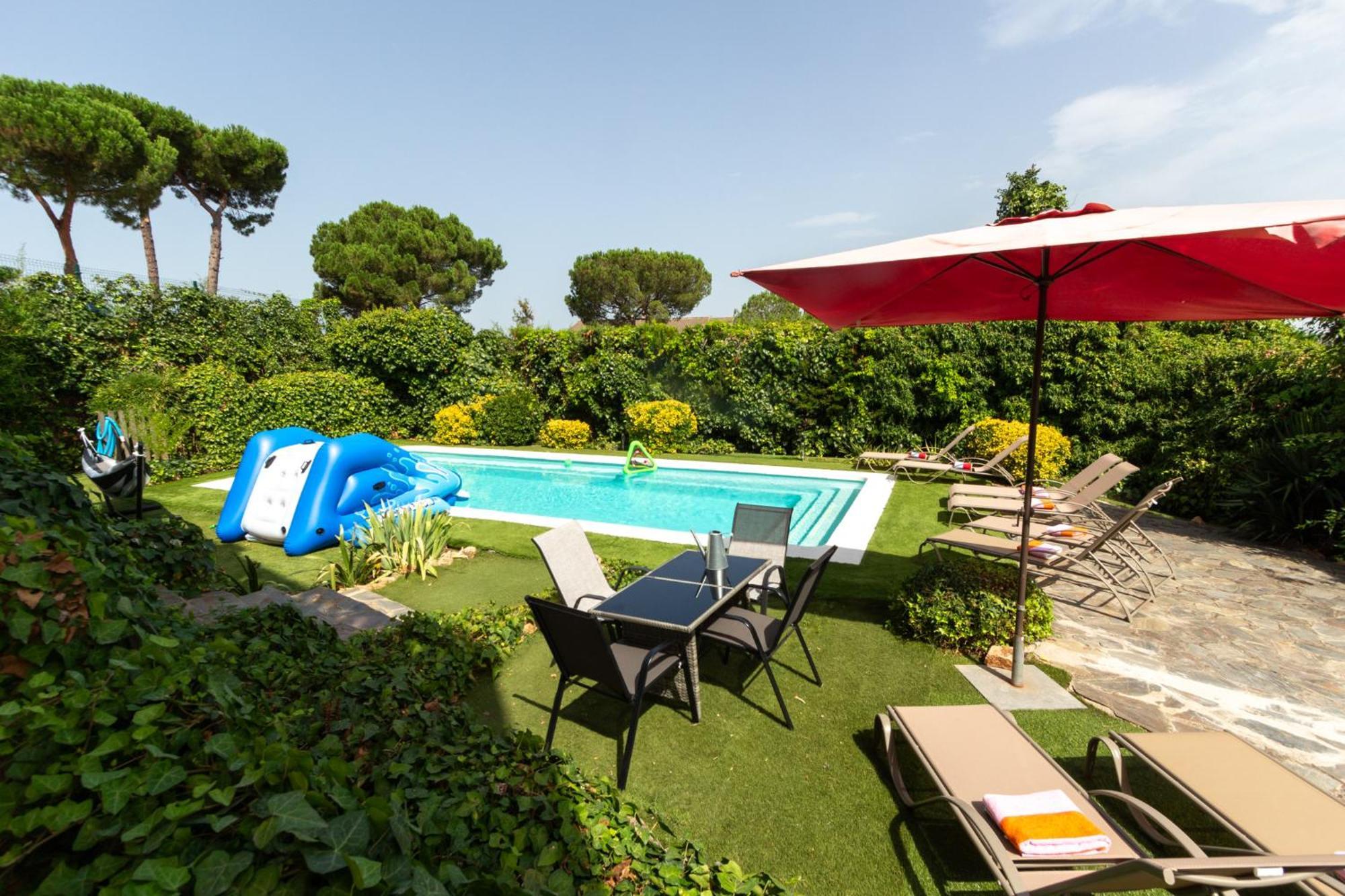 2 Private Abodes In One Magnificent Villa! *