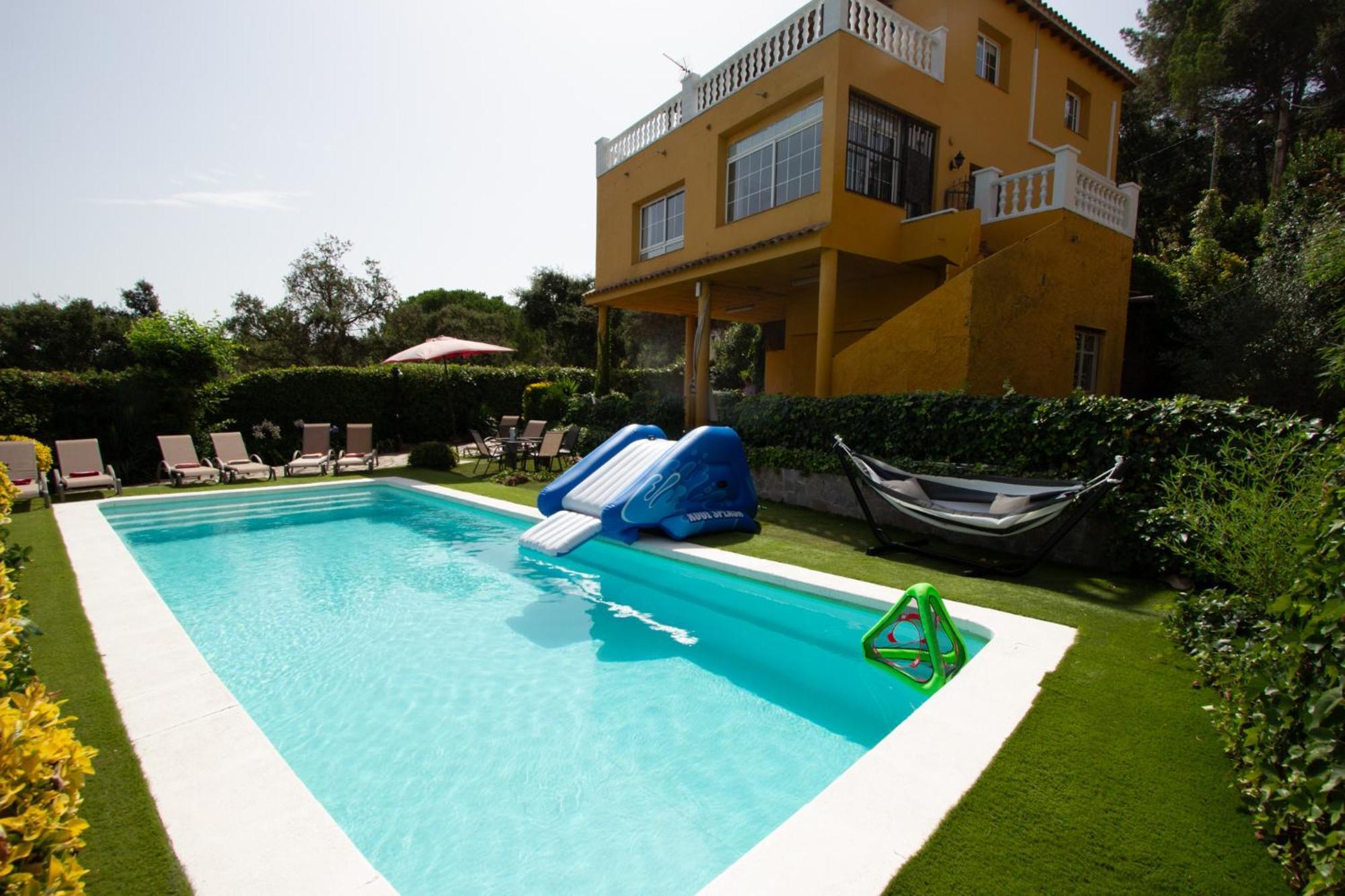 2 Private Abodes In One Magnificent Villa! Villa