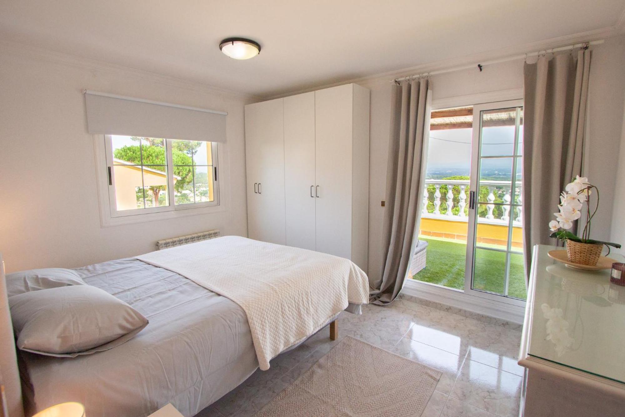 Villa 2 Private Abodes In One Magnificent Villa! *