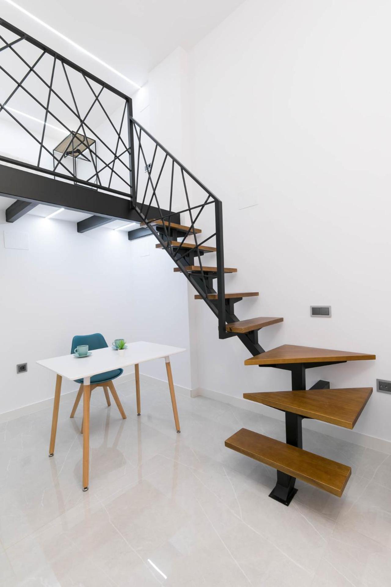 Oficina-estudio En El Centro De Apartamento