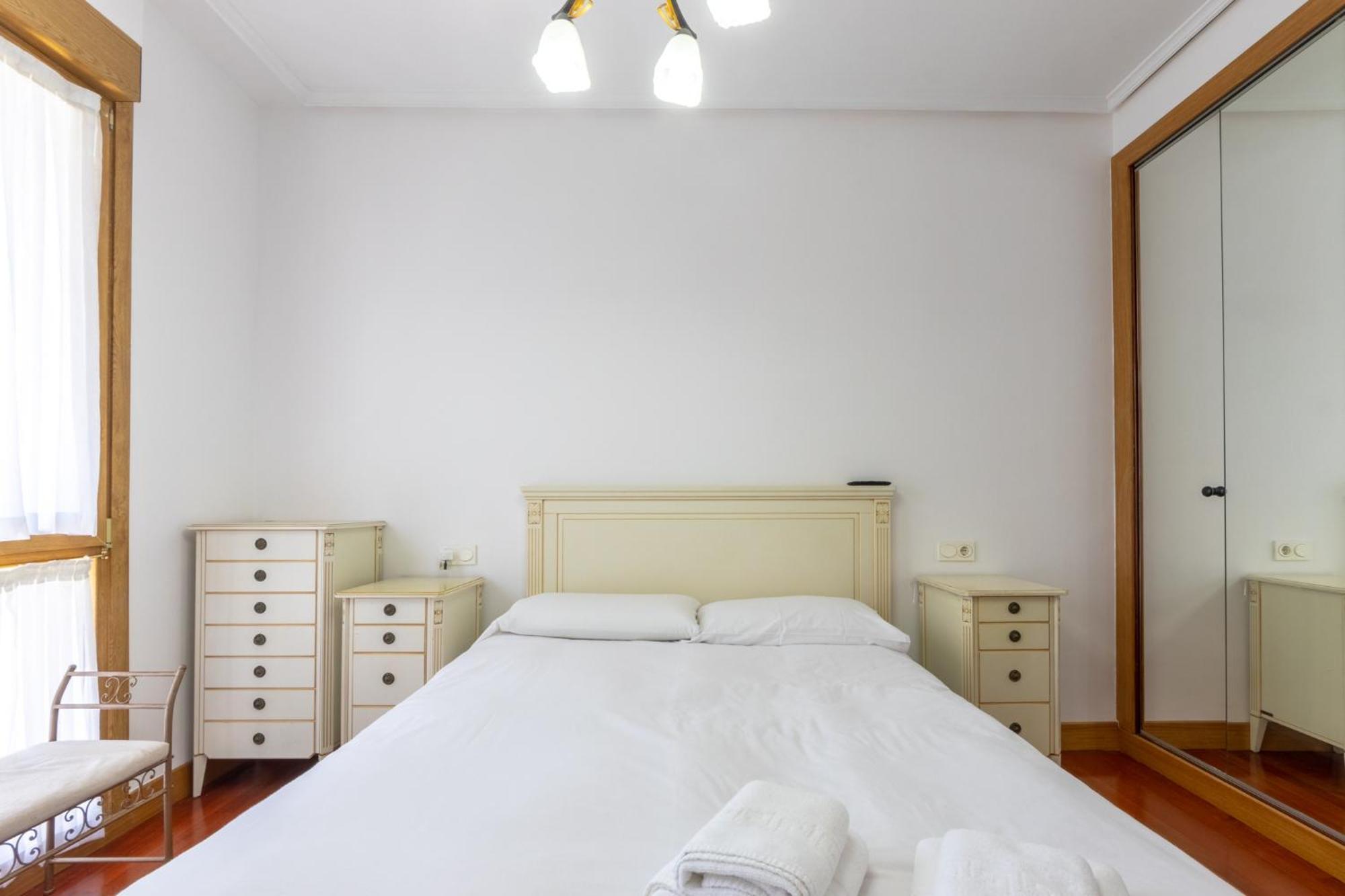 Bilbao Bec With Parking By Aston Apartment