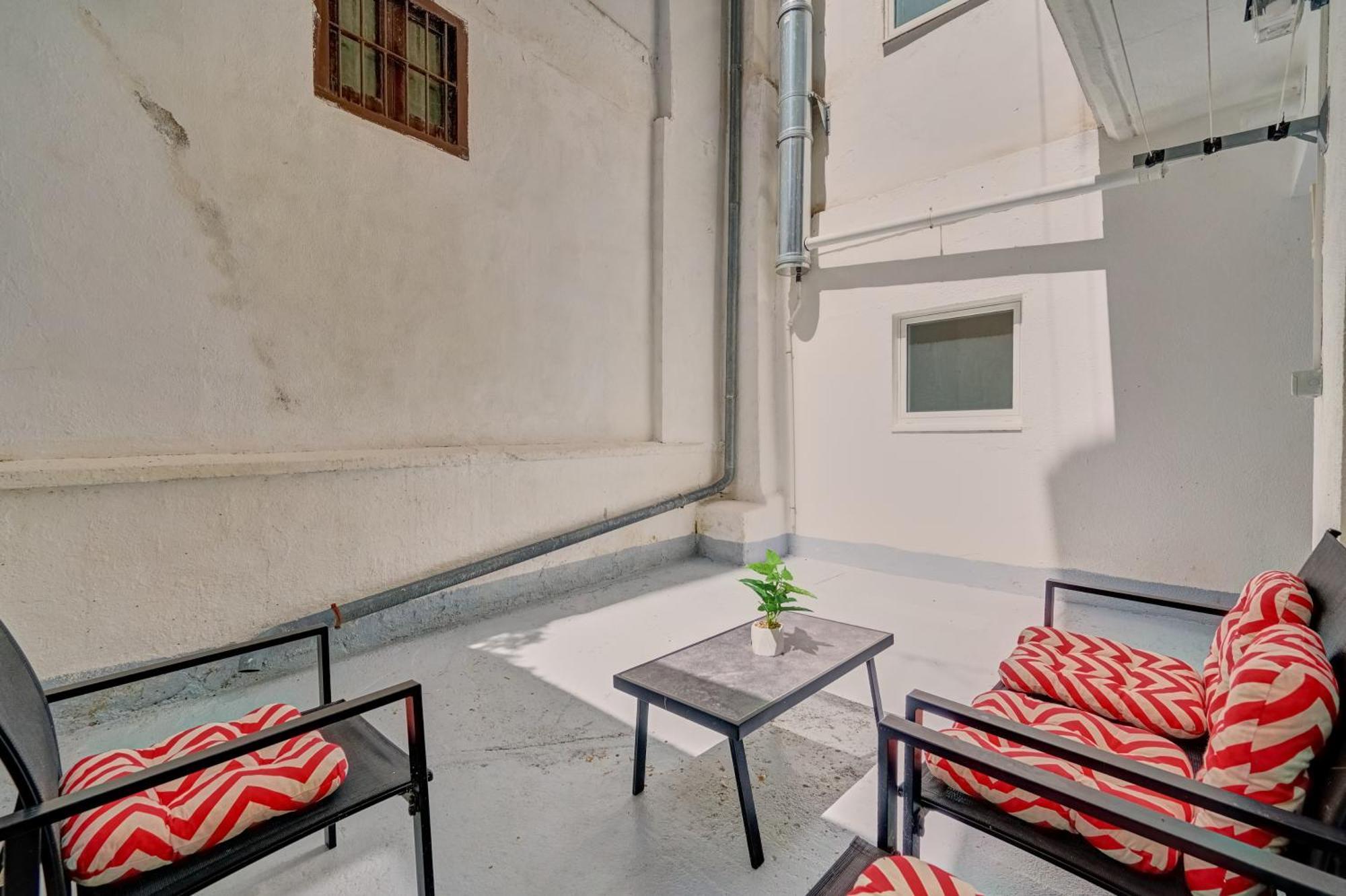 Patio De Caldereria By Clabao