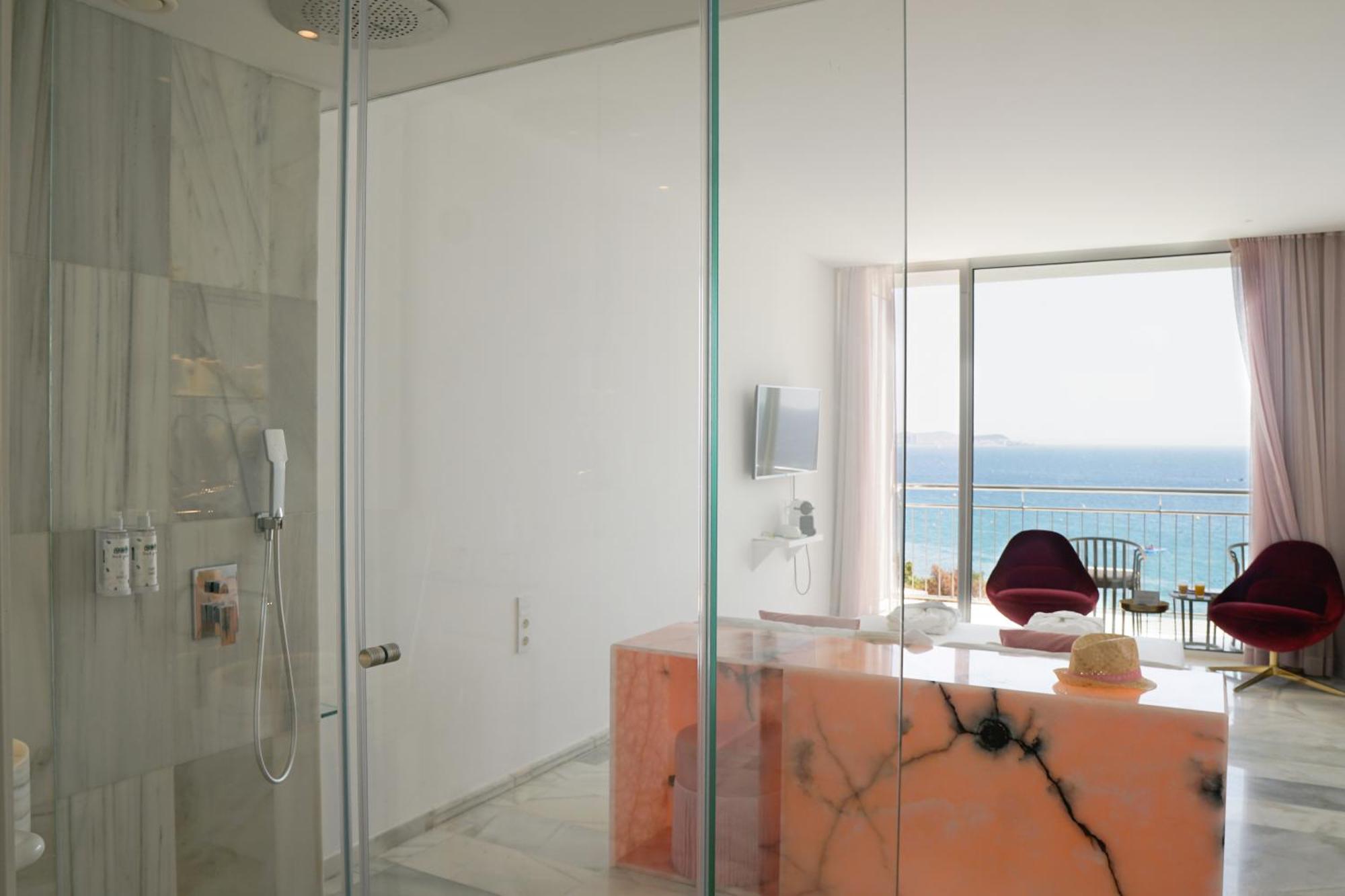 Aromar Hotel 4*