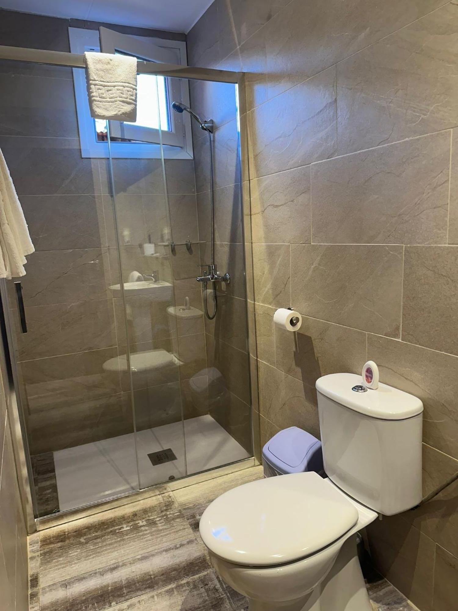 Alegret Hotel *