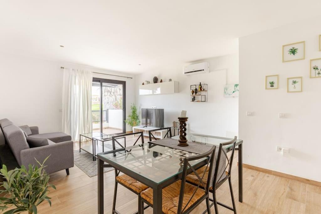 En Complejo Residencial Con Piscina Apartamento *