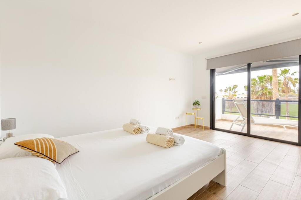 En Complejo Residencial Con Piscina Apartamento *