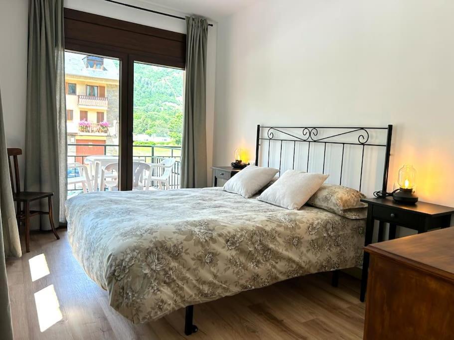 Modern Amb Terrassa By Rural D'aneu * Esterri D'Aneu