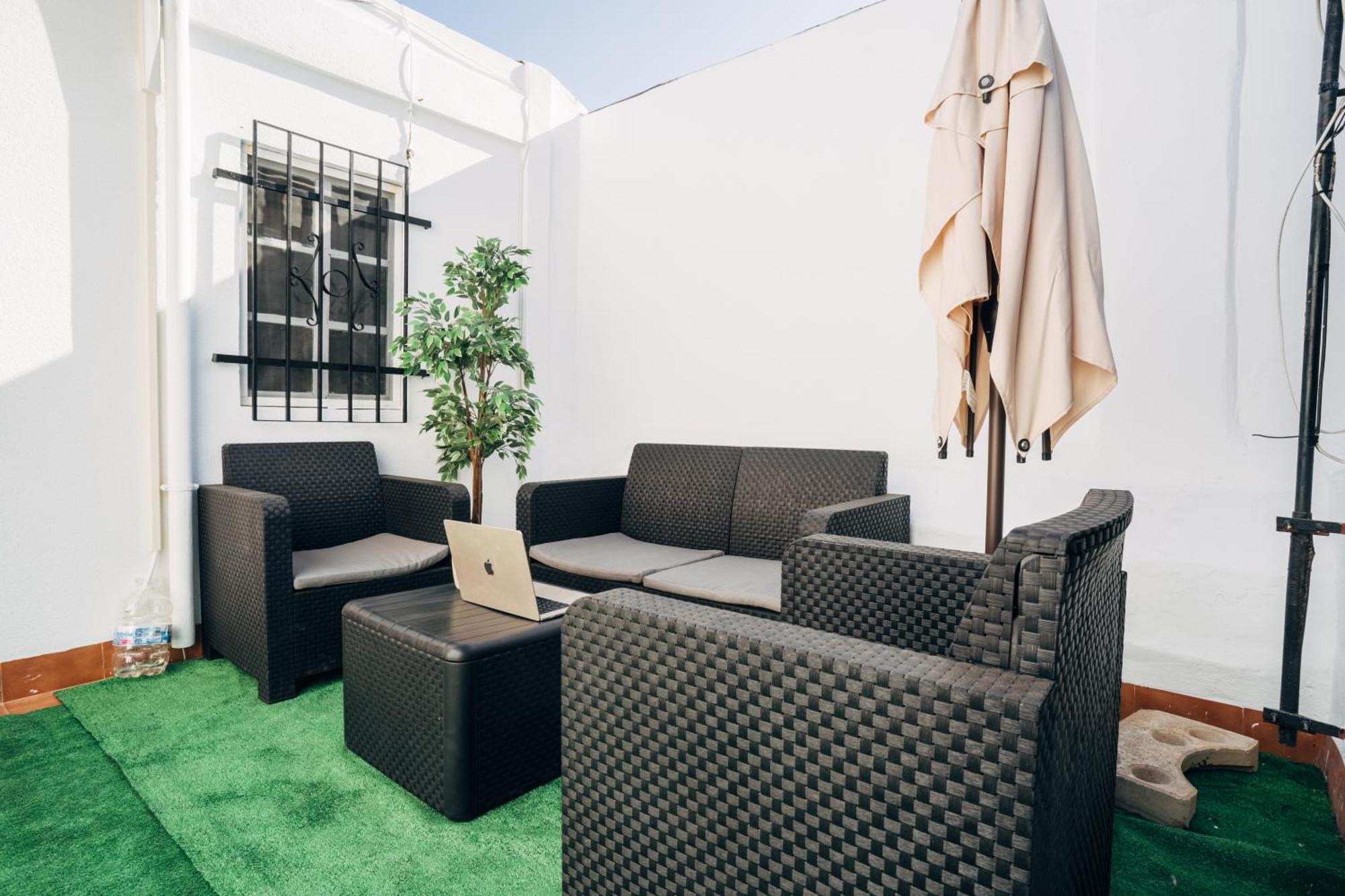 At San Cristobal A 5 Minutos De Puerta Purchena, Wifi Gratis!