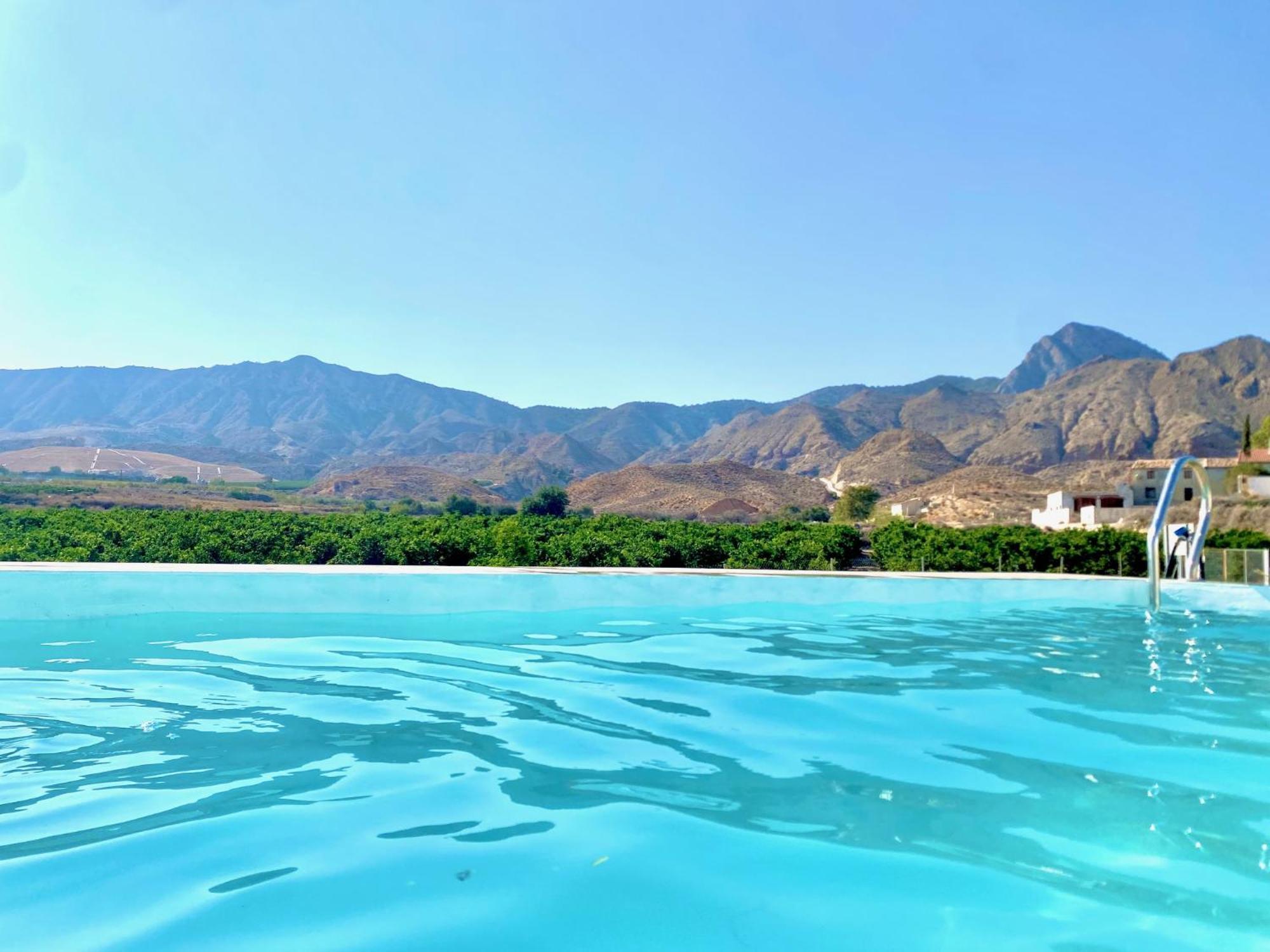 Paraje Natural, 6 Habitaciones, Piscina, 1800m2, Cesped