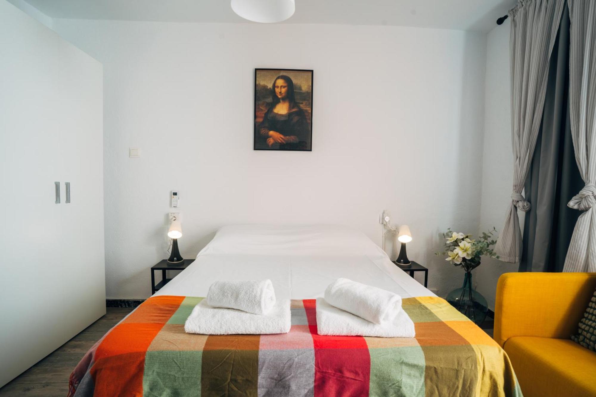At San Cristobal A 5 Minutos De Puerta Purchena, Wifi Gratis! Almeria