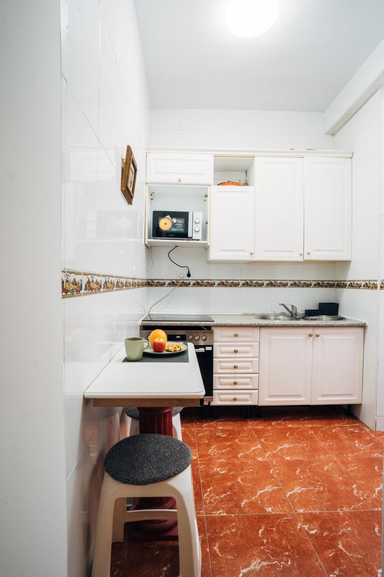 At San Cristobal A 5 Minutos De Puerta Purchena, Wifi Gratis! Almeria