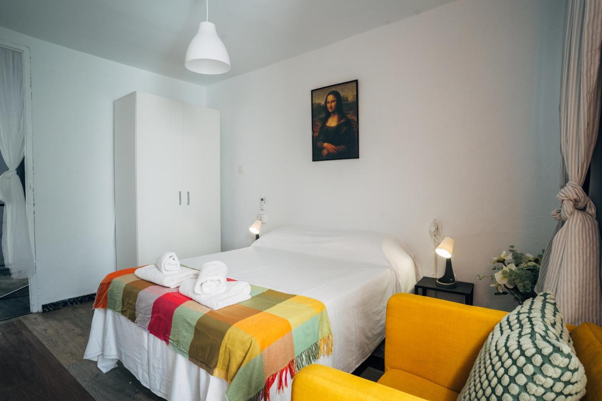 At San Cristobal A 5 Minutos De Puerta Purchena, Wifi Gratis!