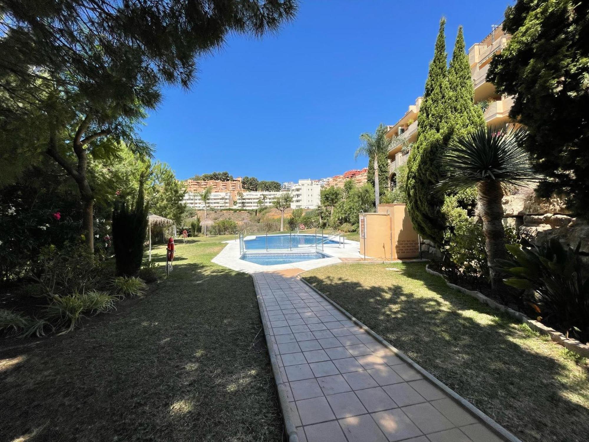 3 Bedroom, Floor With Fantastic Terrace And Pools Apartamento *