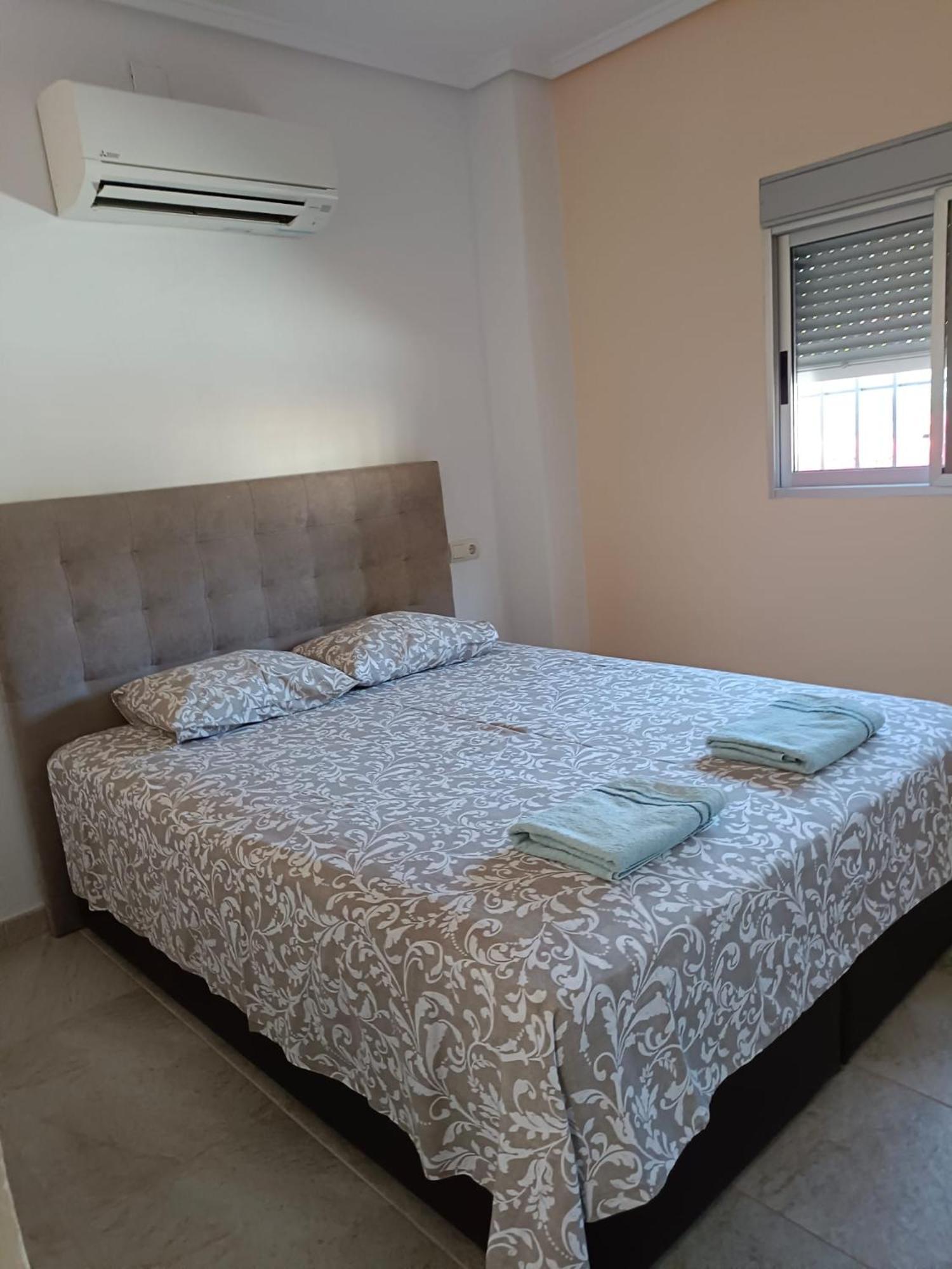 Charming 3 Bedroom In W Private Pool & Garden Lliria