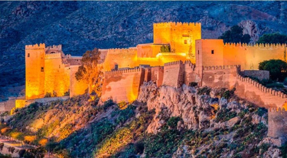 Piso Museo Del Realismo - Catedral - Alcazaba Con Parking Gratis - Super Wifi Apartamento *