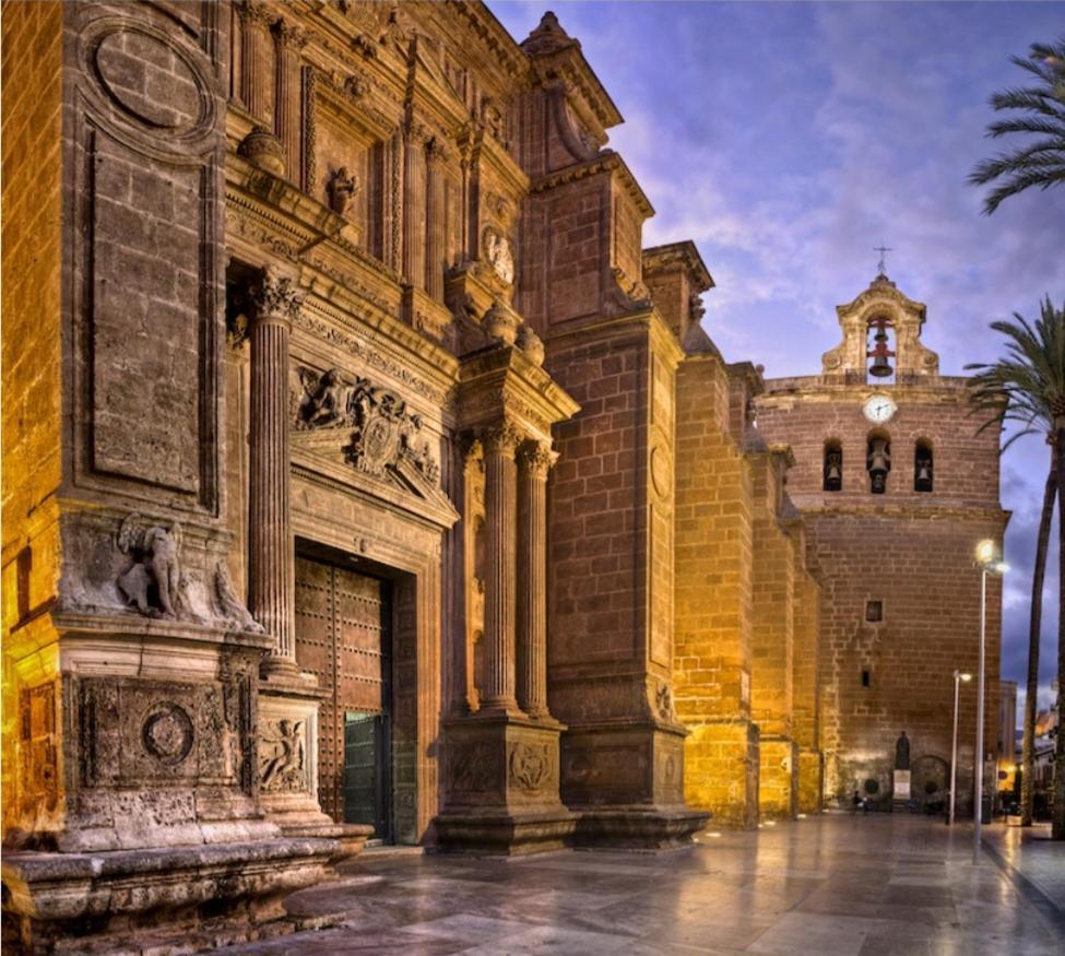 Apartamento Piso Museo Del Realismo - Catedral - Alcazaba Con Parking Gratis - Super Wifi *