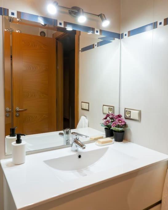 Centro 3 Parking Incluido & Wifi ツ By Rias Baixas Apartment *
