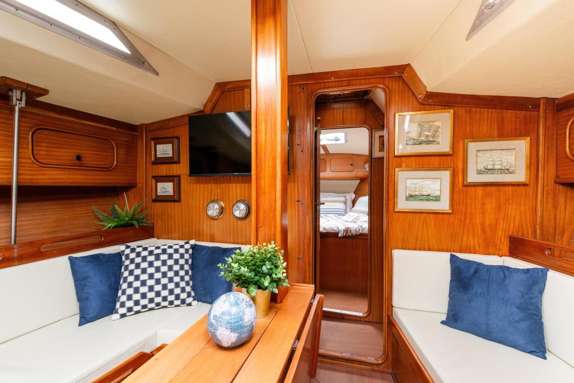 Sailing Boat Ibiza - Formentera Hotel en barco